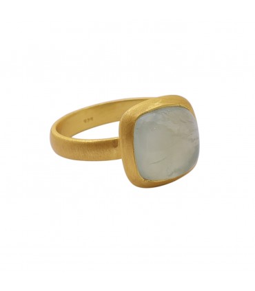 Anillo en plata con baño de oro y piedra de la luna