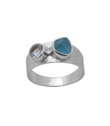 Anillo de plata con calcedonia y circonita