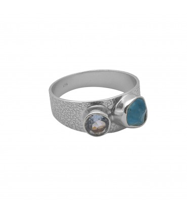 Anillo de plata con calcedonia y circonita