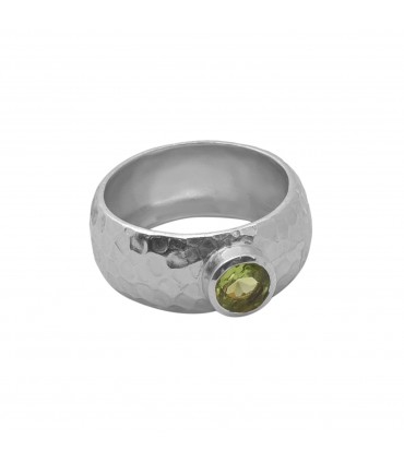 Anillo de plata y peridoto